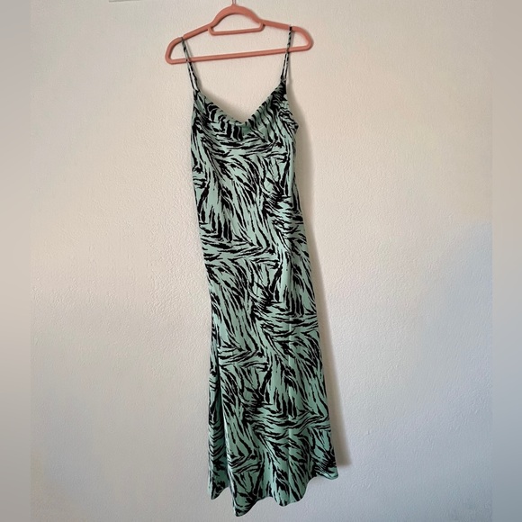 WAYF X Influencing in Color Tanner Cowl Neck Satin Slip dress - Picture 3 of 8